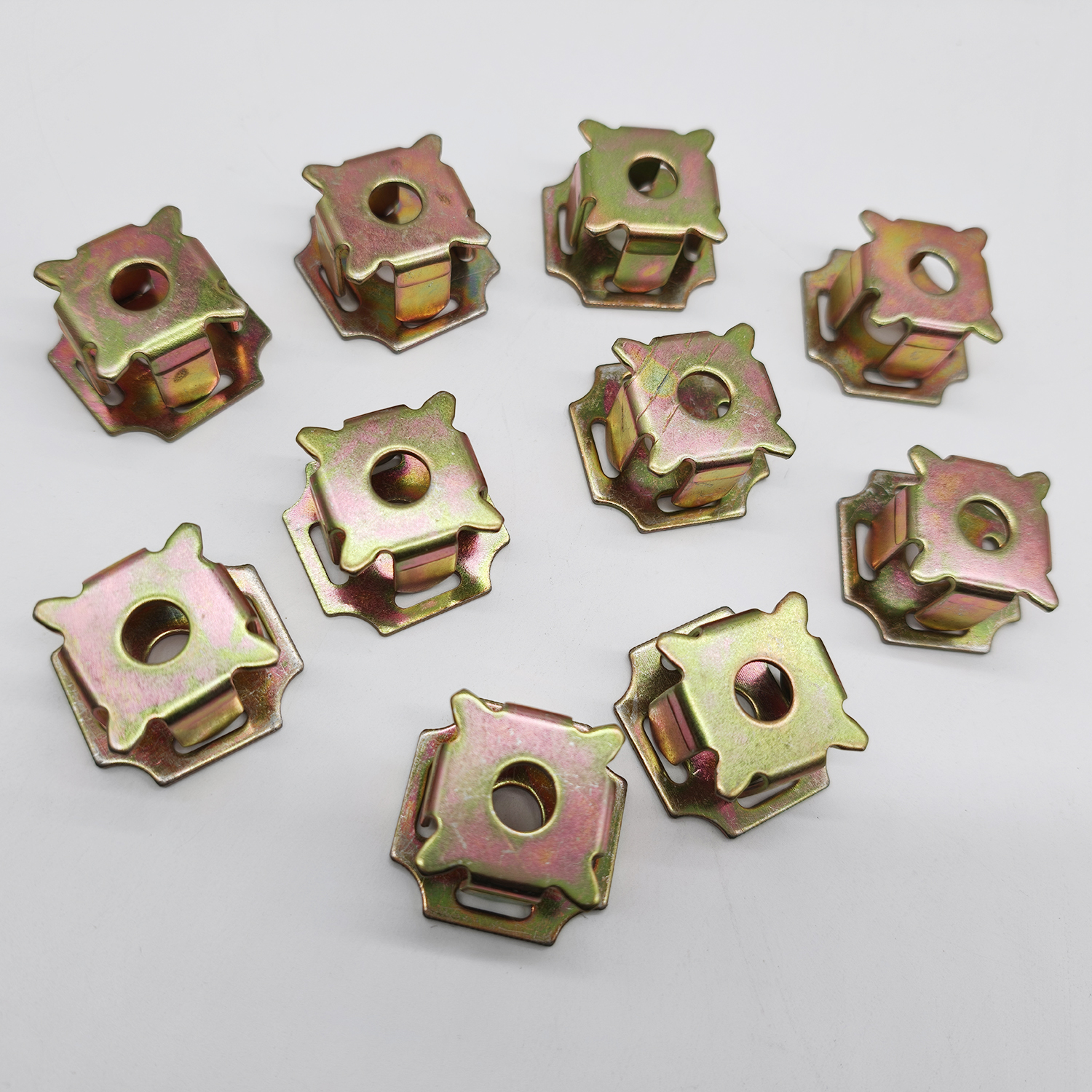 Abrazadera de malla de cuerda de alambre con clip de red de cuerda de alambre de acero galvanizado a precio de fábrica